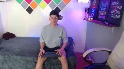 luca_white live cam on Cam4