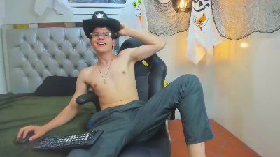 luca_white live cam on Cam4