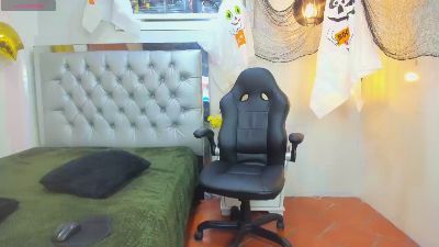 luca_white live cam on Cam4