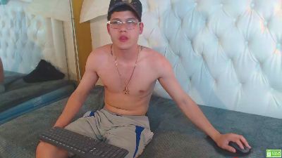 luca_white live cam on Cam4