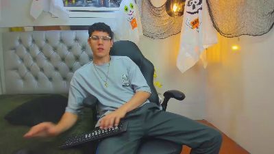 luca_white live cam on Cam4