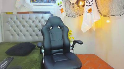 luca_white live cam on Cam4