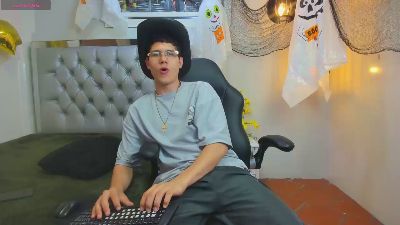 luca_white live cam on Cam4