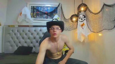 luca_white live cam on Cam4
