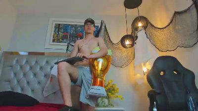 luca_white live cam on Cam4