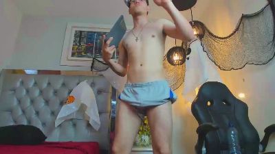 luca_white live cam on Cam4