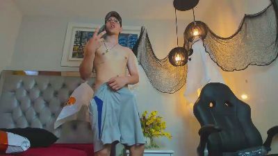 luca_white live cam on Cam4