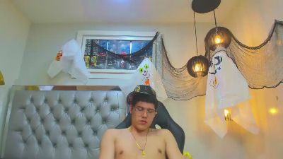 luca_white live cam on Cam4