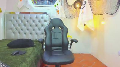 luca_white live cam on Cam4