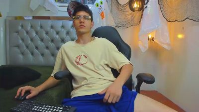 luca_white live cam on Cam4