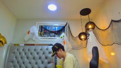 luca_white live cam on Cam4