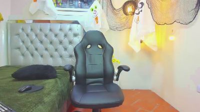 luca_white live cam on Cam4