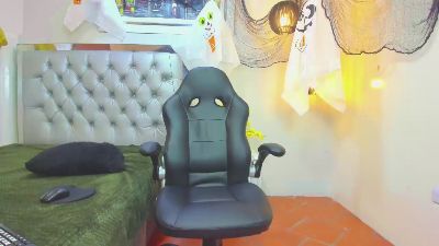 luca_white live cam on Cam4