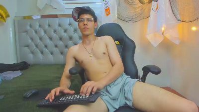 luca_white live cam on Cam4