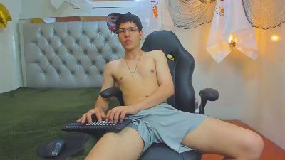 luca_white live cam on Cam4