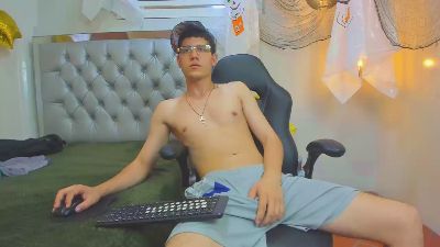 luca_white live cam on Cam4