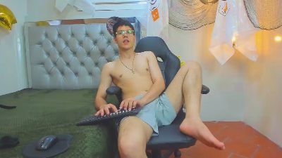 luca_white live cam on Cam4