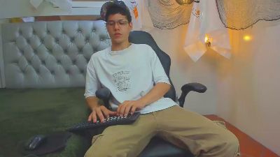 luca_white live cam on Cam4