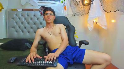luca_white live cam on Cam4