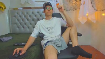 luca_white live cam on Cam4