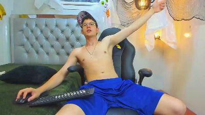 luca_white live cam on Cam4