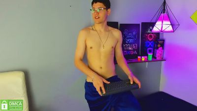 luca_white live cam on Cam4