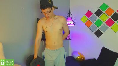 luca_white live cam on Cam4