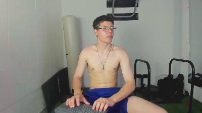 luca_white live cam on Cam4