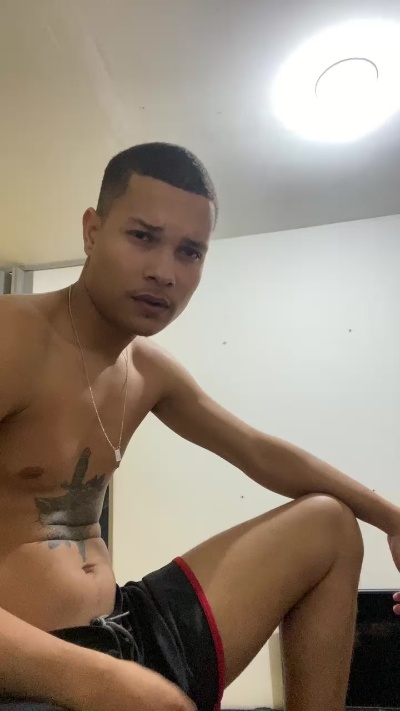 lucas7285 live cam on Cam4
