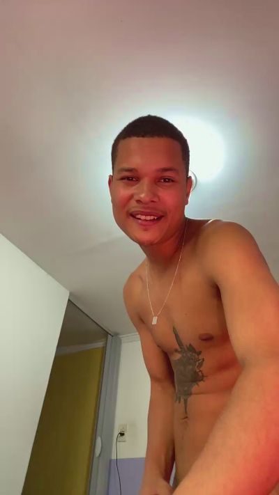 lucas7285 live cam on Cam4