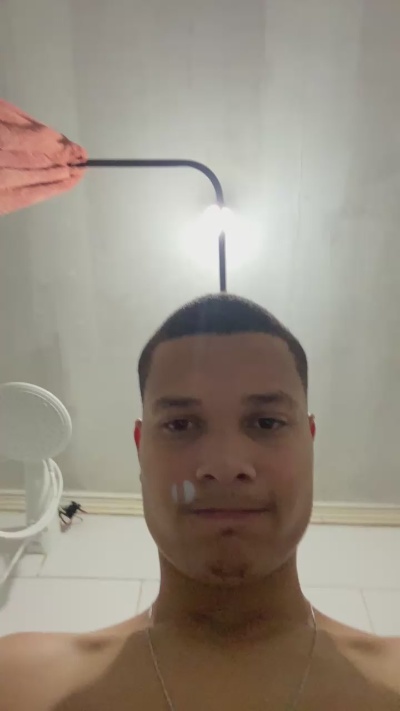 lucas7285 live cam on Cam4