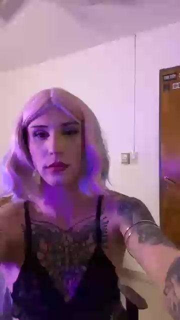 luchihot2026 live cam on Cam4