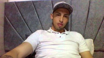 lucho_vergon live cam on Cam4
