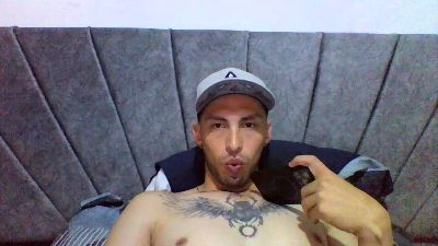 lucho_vergon live cam on Cam4