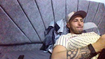 lucho_vergon live cam on Cam4