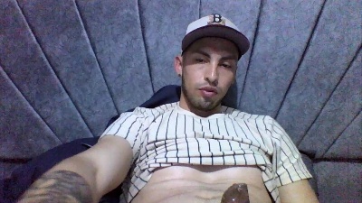 lucho_vergon live cam on Cam4