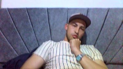 lucho_vergon live cam on Cam4