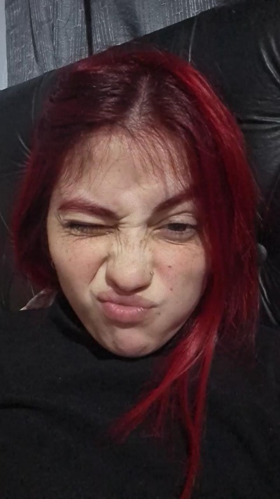 lucia18 live cam on Cam4