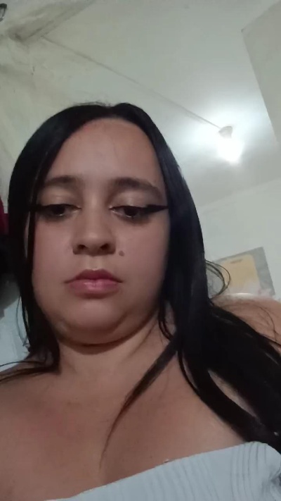 lucianadeluxe3 live cam on Cam4