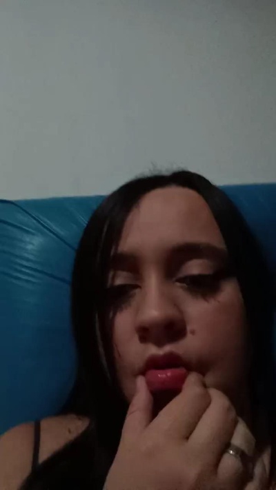 lucianadeluxe3 live cam on Cam4