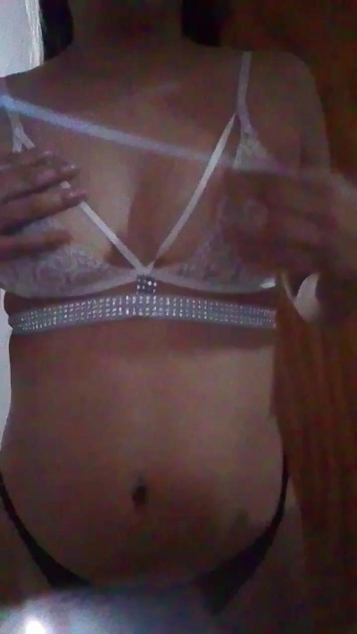 lucila2 live cam on Cam4
