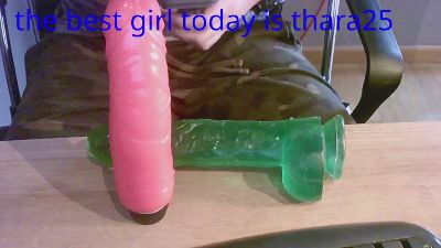 luckyluck4 live cam on Cam4