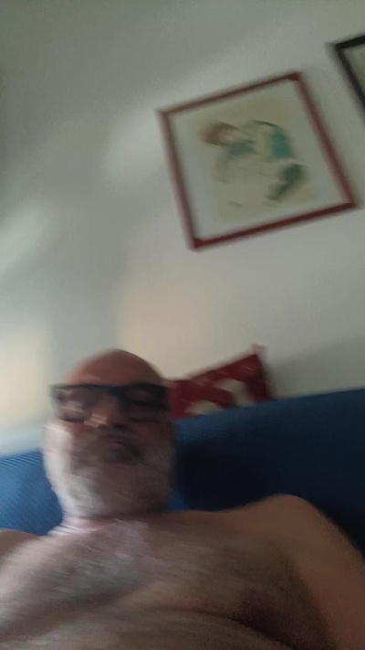 lucone44 live cam on Cam4
