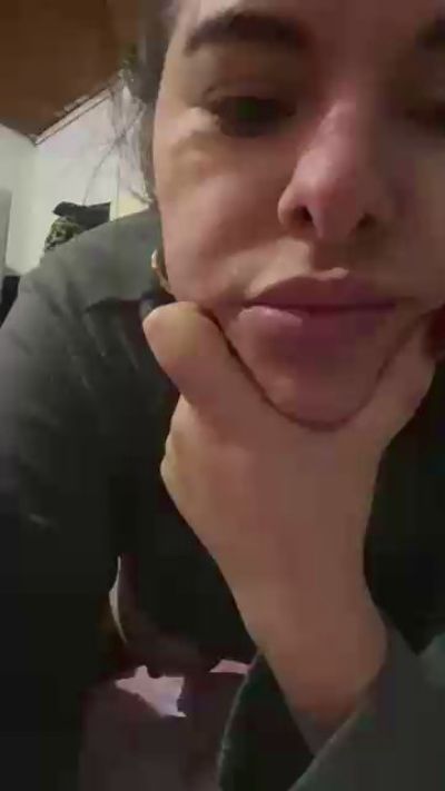 Watch  lucreinsaurral4 live on Cam4