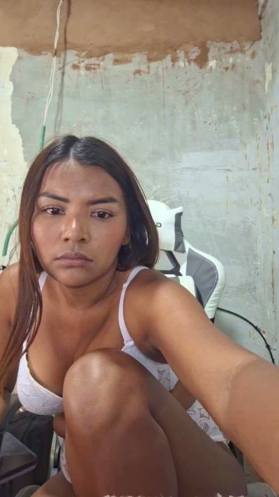 lucryfer live cam on Cam4