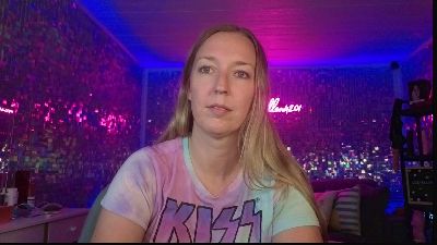 lucyallen4201 live cam on Cam4