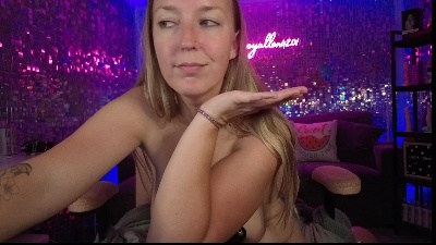 lucyallen4201 live cam on Cam4