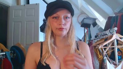 lucyelena live cam on Cam4