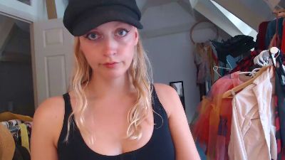 lucyelena live cam on Cam4