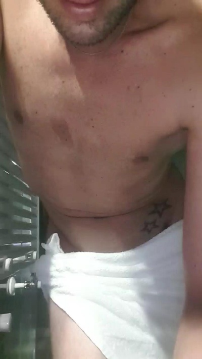 ludo899 live cam on Cam4